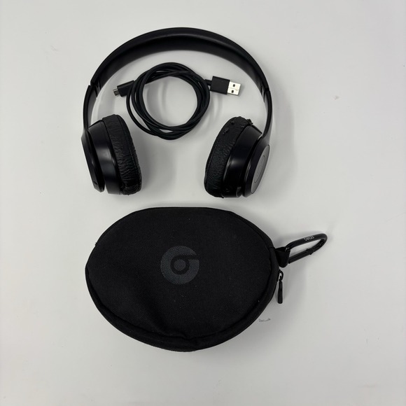 Beats Solo 3 Headphones Wireless W/ Charger And Case
